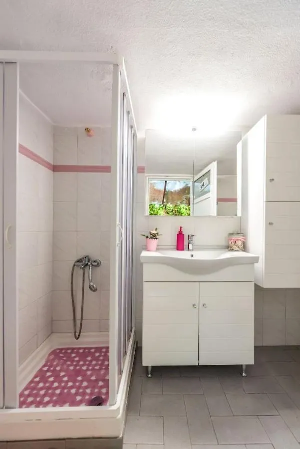 דירה אפאנומי #Maria Villa And Cabin By Halu! Villas